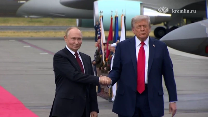 ВЦИОМ: 68% россиян положительно оценивают встречу Путина и Трампа на Аляске - tvspb.ru