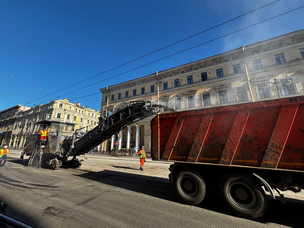 Работы на Невском проспекте: внутри процесса укладки асфальта - tvspb.ru