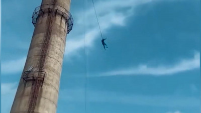 В Павловске женщина разбилась при падении с 90-метровой трубы