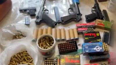 Пистолеты, патроны и «запрещенка»: в Ленобласти задержали петербуржца, подозреваемого в незаконном обороте оружия и наркотиков