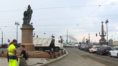 Начался ремонт съездов с Троицкого моста