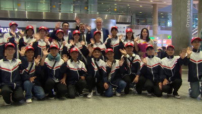 В Петербург на каникулы прибыла делегация школьников из Вьетнама