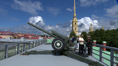 Полуденный выстрел прогремел в Петропавловской крепости в честь 81-й годовщины окончания Ленинградской битвы