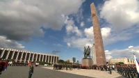 В Петербурге почтили память павших в Ленинградской битве — на Площади Победы прошла церемония возложения цветов