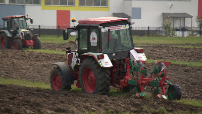 В Ленобласти стартовал XII Открытый чемпионат России по пахоте