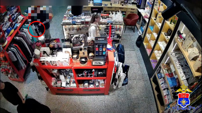 В «Пулково» мужчина украл рубашку из магазина беспошлинной торговли