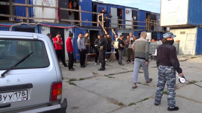 Полиция выявила 130 нелегальных мигрантов на стройке в Ленобласти