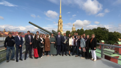 Полуденный выстрел Петропавловской крепости посвятили юбилею Русского географического обществ
