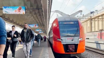 Электрички в Петербург задержались на час из-за технических неполадок