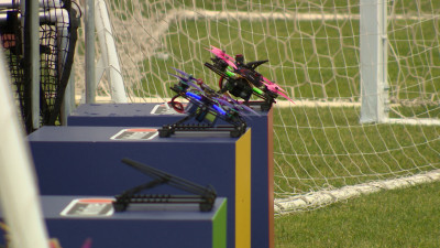 От игрушек к большому спорту: чемпионат СЗФО по гонкам дронов стартовал в Петербурге