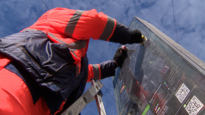 На остановках Петербурга заменили больше 1,5 тысячи квадратных метров стекол