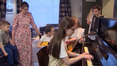 Александр Беглов: Услугами социальной няни смогут воспользоваться больше петербургских семей