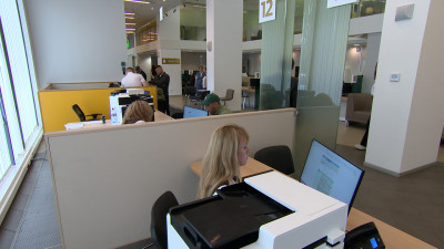 Петербург помогает иностранцам в оформлении документов: с начала года почти 500 тысяч человек подали заявки в МФЦ