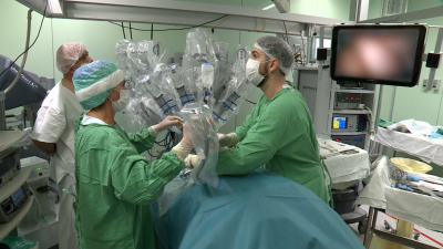 Врачи Мариинской больницы провели высокотехнологичную операцию при помощи робота да Винчи