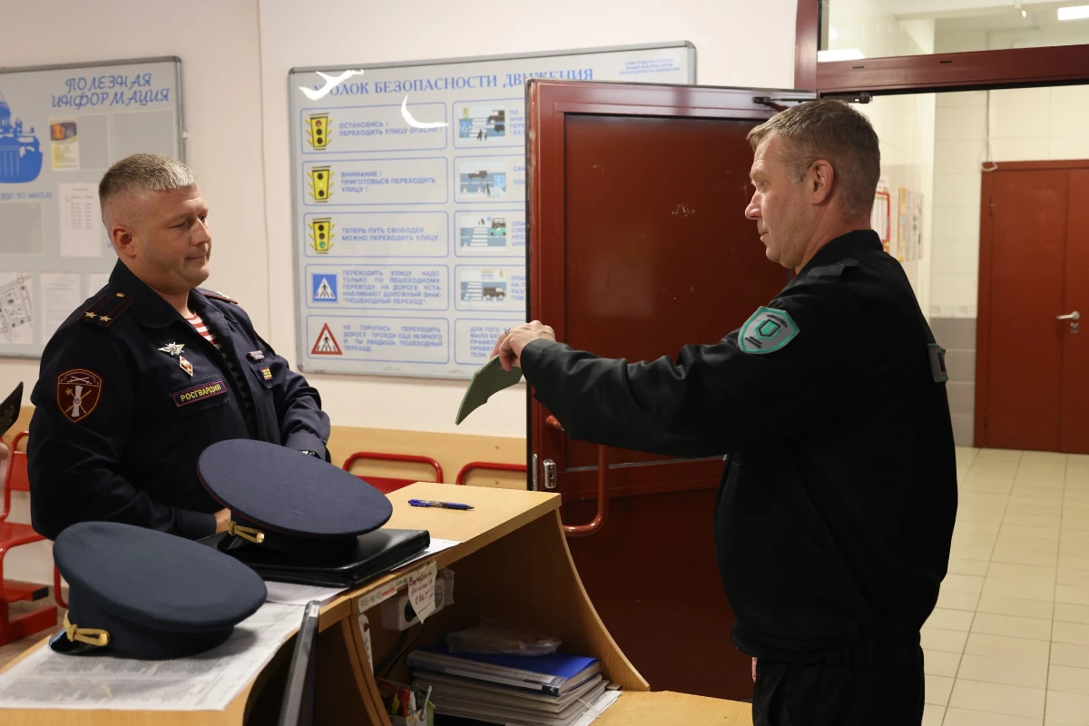 Росгвардейцы проверили более тысячи учебных заведений Петербурга и Ленобласти перед 1 сентября - tvspb.ru