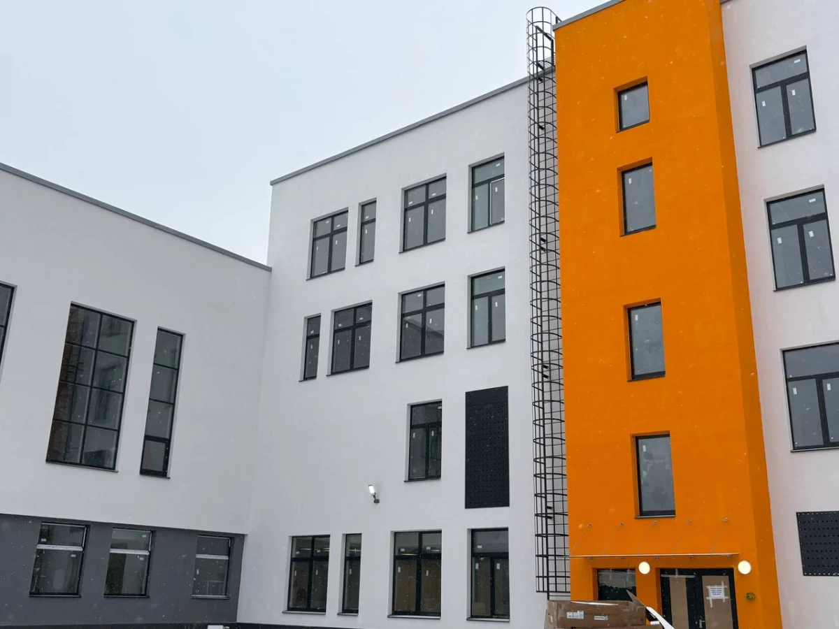 Единороссы проверили ход работ в новом корпусе лицея №410 в Пушкине - tvspb.ru