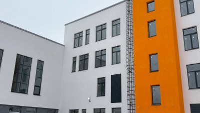 Единороссы проверили ход работ в новом корпусе лицея №410 в Пушкине