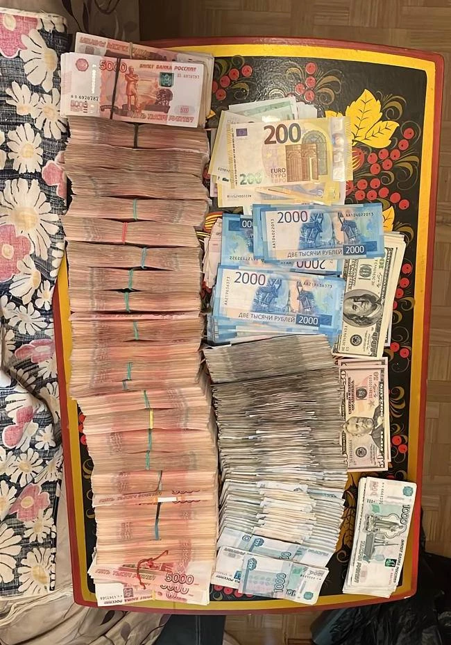 Бывшего таможенного инспектора задержали за крупную взятку в Петербурге - tvspb.ru