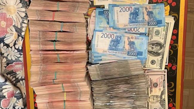 Бывшего таможенного инспектора задержали за крупную взятку в Петербурге