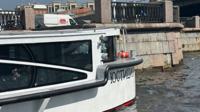 На реке Карповке открыли новый причал и представили теплоход «Юстиция»