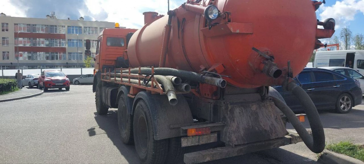 В Петербурге пресекли незаконный сброс отходов под видом работ «Водоканала» - tvspb.ru