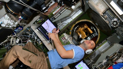 Впервые на орбите: как Олег Платонов адаптируется к жизни в космосе