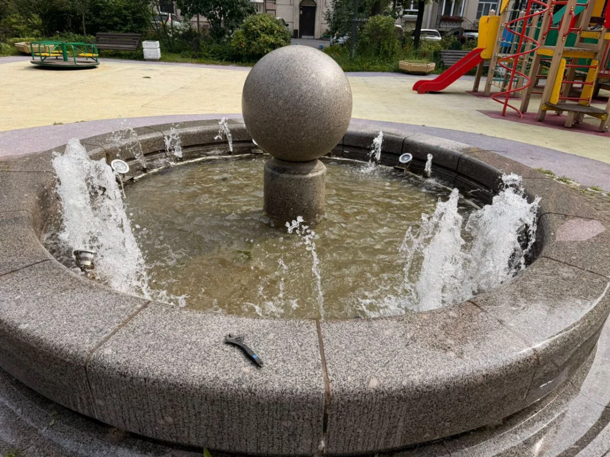 Фонтан на улице Севастьянова обокрали - tvspb.ru