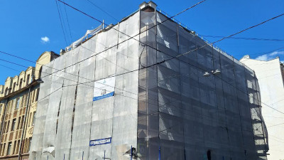 Как проходит капремонт фасада исторического здания на улице Бармалеева