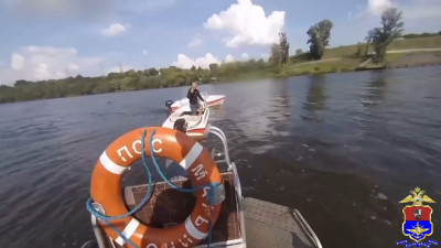 Арест на 7 суток и штраф: на Москве-реке задержаны москвичка и петербуржец после погони на катерах