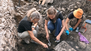 Путешествие в глубь веков. Что находят археологи в Петербурге и других регионах России?