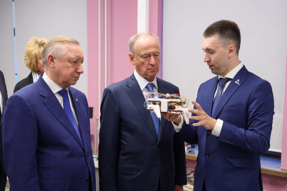 Александр Беглов: В Петербурге порядка 6 тысяч школьников получили сертификаты о первой профессии по 24 специальностям - tvspb.ru