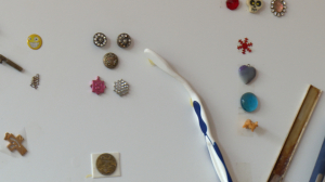 Опасная коллекция: пупсики, монетки, гаечки. Какие мелкие предметы чаще всего глотают дети и как с этим бороться?