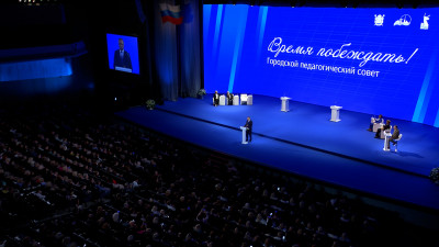 В петербургских школах построили 550 бассейнов