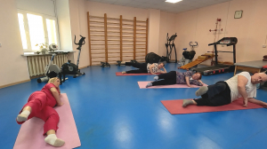 Зарядка для людей «серебряного» возраста. Упражнения на укрепление суставов и мышц ног