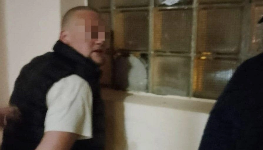 На Таллинской улице пассажиры отказались платить и избили таксиста - tvspb.ru