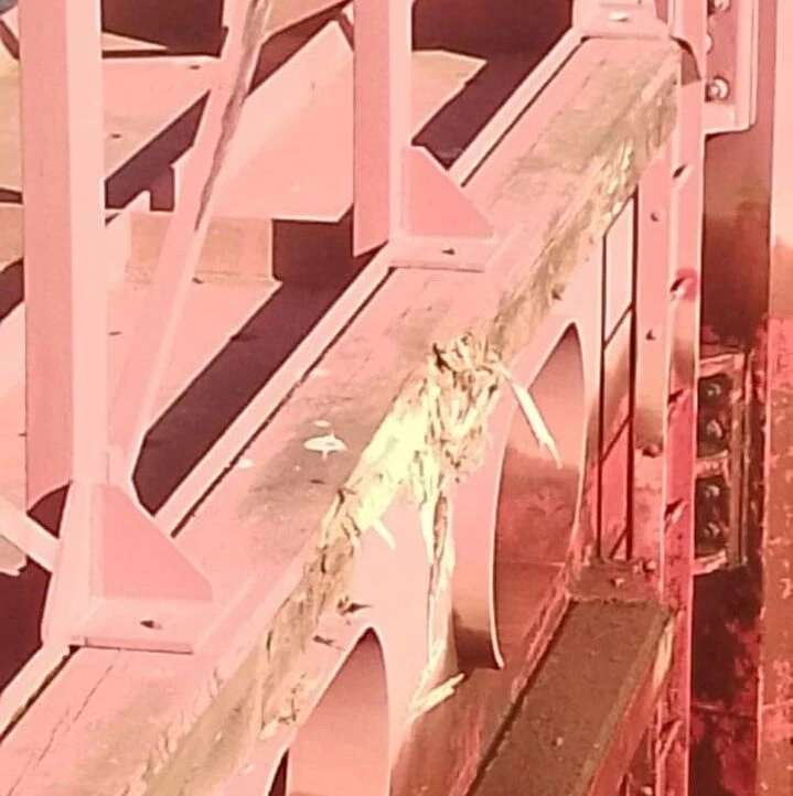 Пострадавших нет: в Лодейнопольском районе баржа навалилась в акватории реки Свирь - tvspb.ru