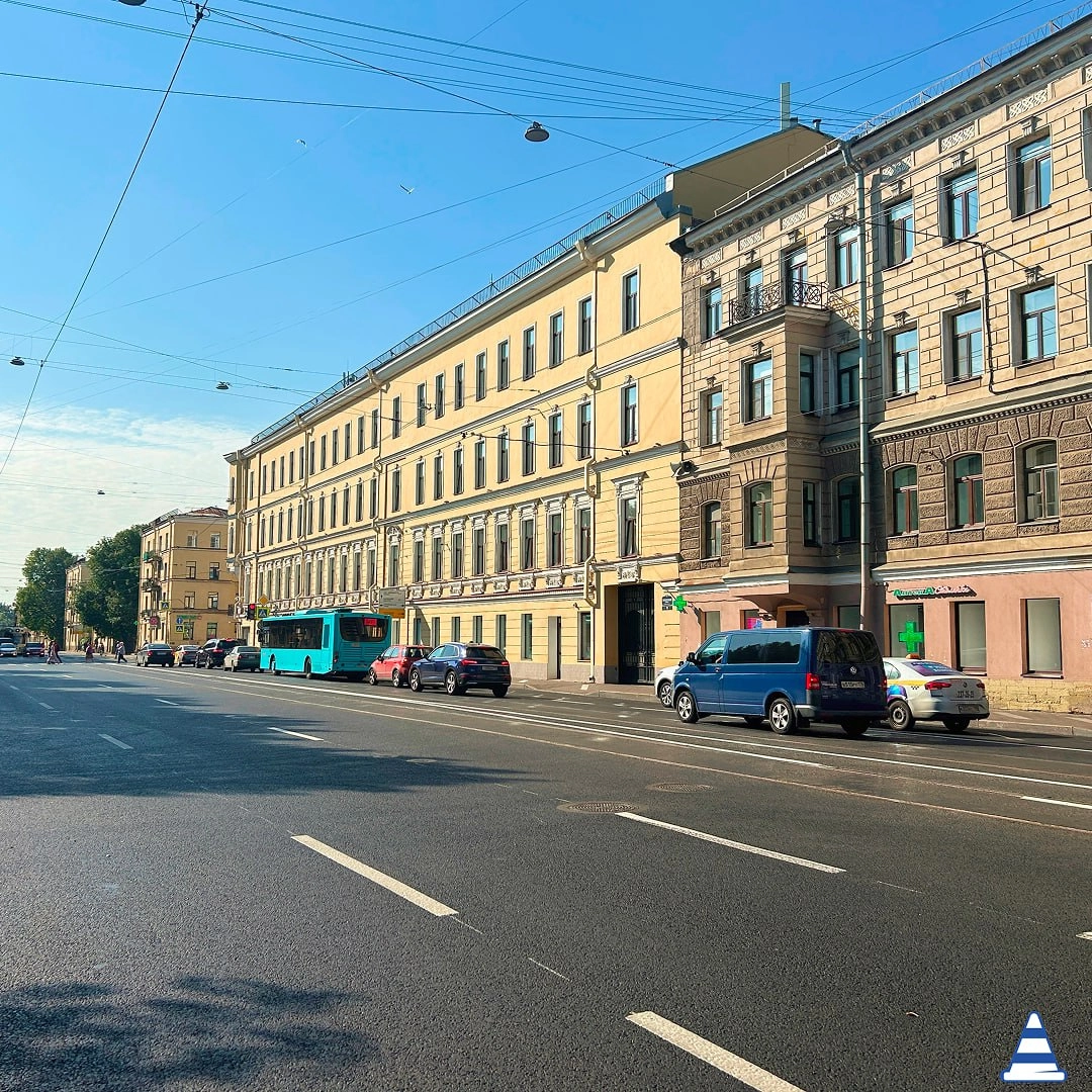 На Старо-Петергофском проспекте и двух мостах Адмиралтейского района обновили асфальт - tvspb.ru