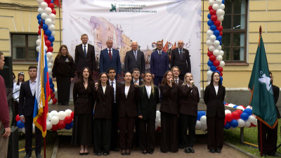 В Санкт-Петербургском государственном экономическом университете прошла торжественная линейка, посвященная дню Знаний