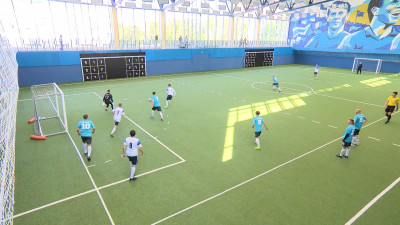 В манеже академии «Зенит» открылся футбольный турнир «70-80-90», посвященный юбилею метро