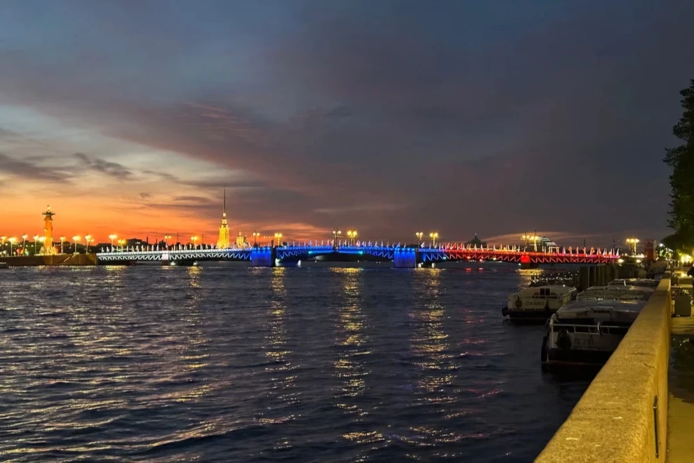 Александр Беглов: Дворцовый мост окрасится в цвета российского триколора в честь лучших учителей страны - tvspb.ru