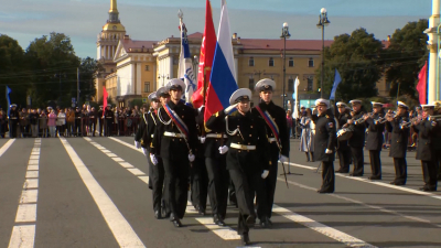 На Дворцовой площади прошло посвящение в курсанты Государственного университета морского и речного флота имени адмирала Макарова