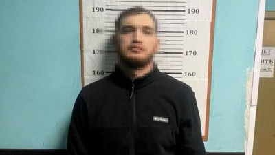 В Москве задержали 27-летнего мужчину, пытавшегося с ножом ограбить магазин косметики в Петербурге