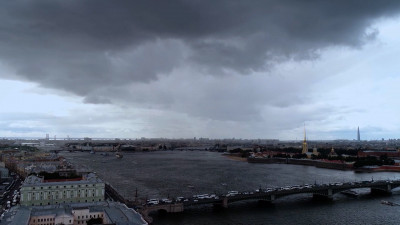 В Петербурге – желтый уровень опасности из-за циклона «Бернвард»: закрыты сады и парки