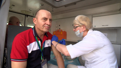 Александр Беглов: Ежегодная вакцинация от гриппа охватывает почти две трети жителей Петербурга
