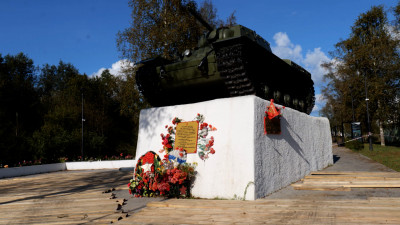 На месте легендарного боя Зиновия Колованова под Гатчиной установили точную копию его танка