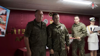 Военнослужащим 90-й гвардейской танковой дивизии вручили государственные награды