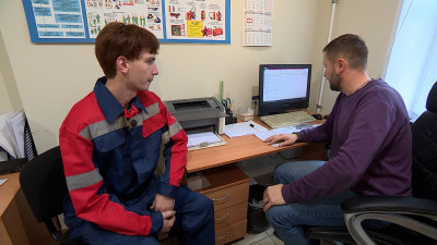 Гибкий график и достойная зарплата: Всё больше петербургских студентов подрабатывают дворниками