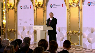 Владимир Путин выступил на Форуме объединенных культур в Петербурге
