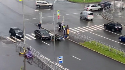 Самокатчика сбили на перекрестке Авиаконструкторов и Плесецкой