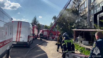 Пожар в БЦ на Большом Смоленском проспекте потушили